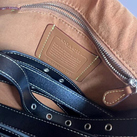 Women's one-shoulder stylish leather Tote bags are versatile